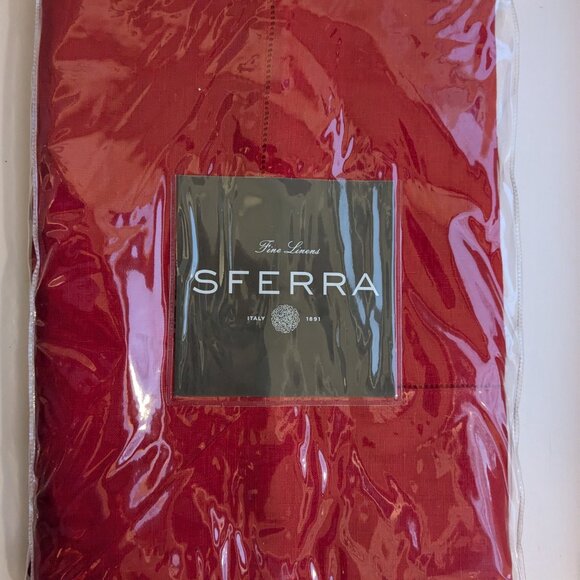 Red SFERRA Festival table linens - 1 tablecloth and 16 napkins - Picture 5 of 8